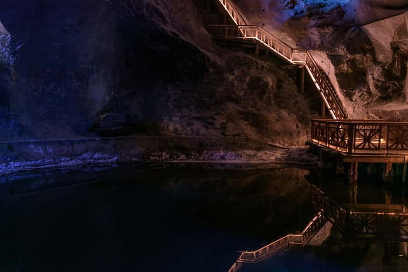 From Krakow: Wieliczka Salt Mine Tour & Hotel Pickup - Arriving at Wieliczka and finding the mine entrance
