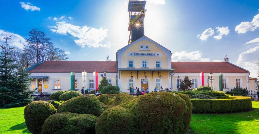 From Krakow: Wieliczka Salt Mine Tour & Skip the Line Ticket - Entering Wieliczka at 135 meters underground