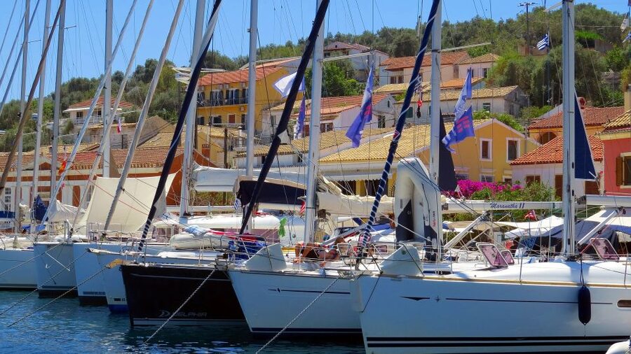 From Lefkimmi: Paxos, Antipaxos & Blue Caves Boat Tour - Antipaxos and Voutoumi Beach