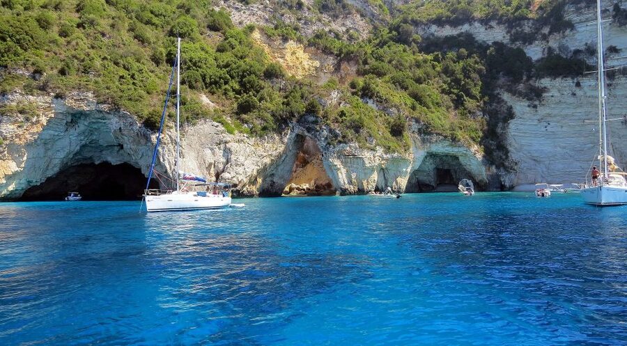From Lefkimmi: Paxos, Antipaxos & Blue Caves Boat Tour - What the boat experience is really like