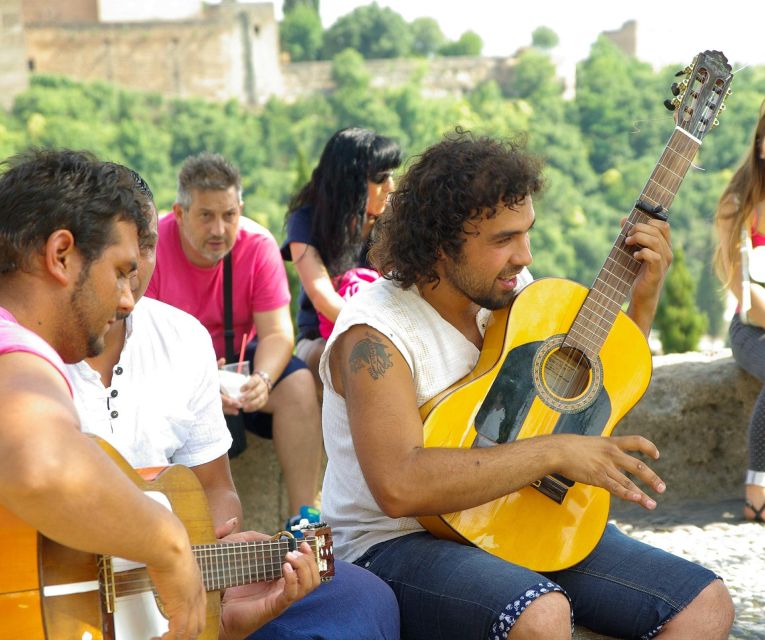 Granada: Albaicín, Sacromonte & Museum of Caves Walking Tour - Who should book this walk