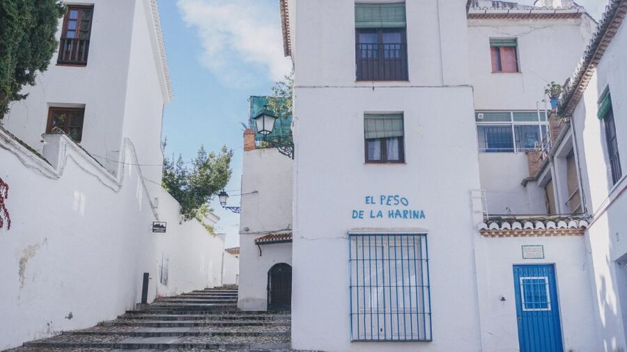 Granada: Albaicín, Sacromonte & Museum of Caves Walking Tour - Albaicín and its labyrinth of lanes