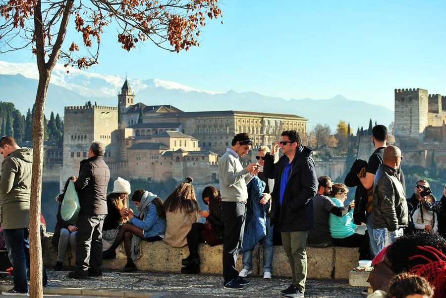 Granada: Albaicín, Sacromonte & Museum of Caves Walking Tour - The downhill finish at Paseo de los Tristes