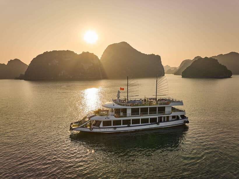 Hanoi: Halong Bay Cruise, Amazing Cave, Titov Island & Kayak - Who should book this Halong Bay day trip?
