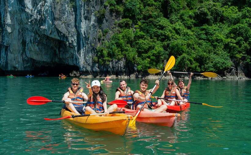 Hanoi: Halong Bay Cruise, Amazing Cave, Titov Island & Kayak - Sung Sot Cave and its oversized rock chambers