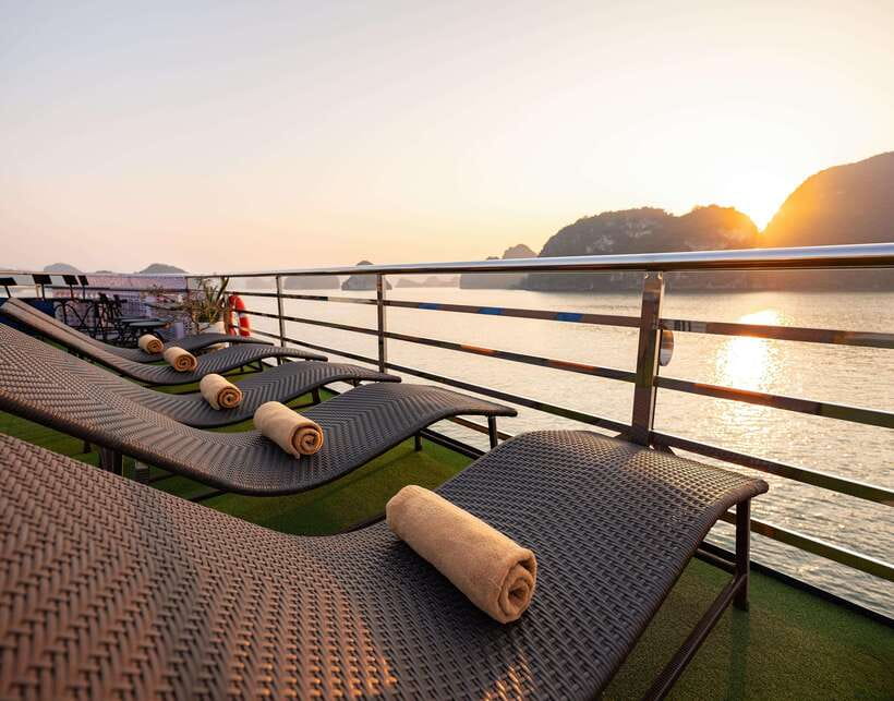 Hanoi: Halong Bay Cruise, Amazing Cave, Titov Island & Kayak - Titov Island for swimming and a short climb