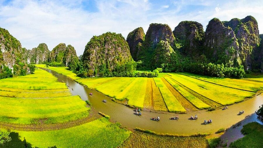 Hanoi/Ninh Binh: 1-Day Tam Coc/Trang An, Hoa Lu & Mua Caves - Lunch before the afternoon activities