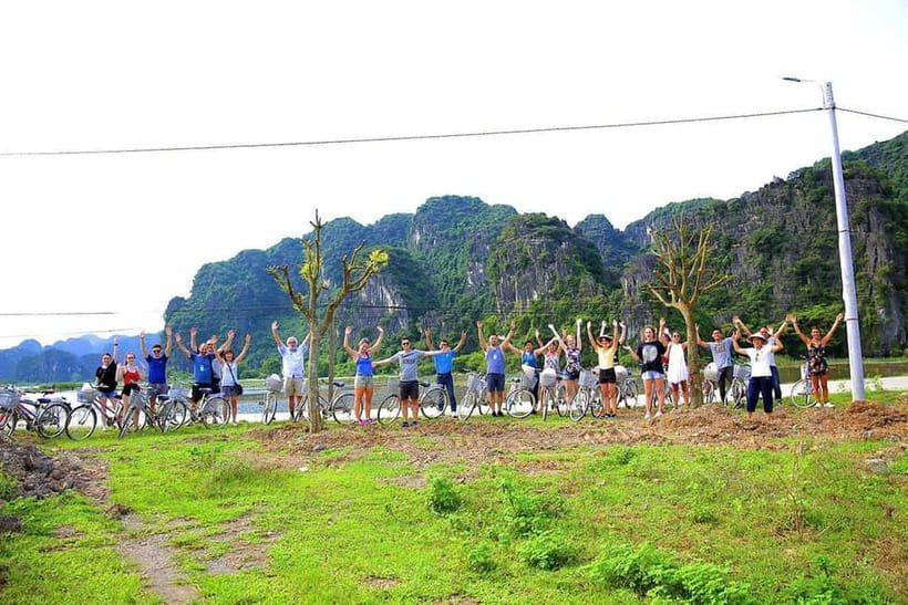 Hanoi/Ninh Binh: 1-Day Tam Coc/Trang An, Hoa Lu & Mua Caves - Climbing Mua Cave for the big view