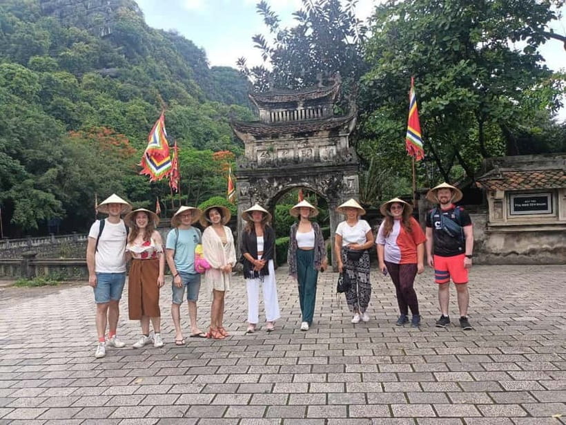 Hanoi/Ninh Binh: 1-Day Tam Coc/Trang An, Hoa Lu & Mua Caves - Leaving Hanoi and reaching Hoa Lu