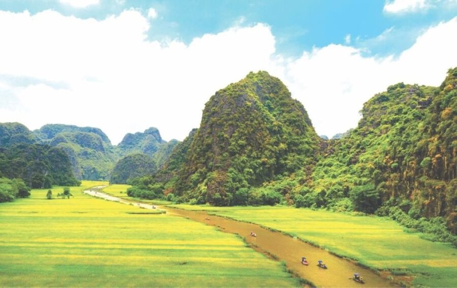 Hanoi: Ninh Binh, Hoa Lu, Tam Coc and Mua Cave Day Trip - Transport, timing, and the real value of $60