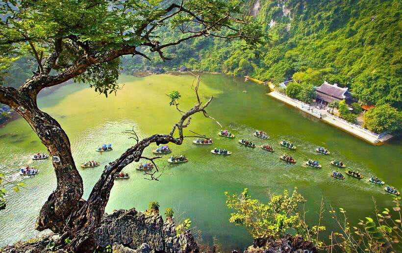 Hanoi: Ninh Binh- Hoa Lu - Trang An - Mua Cave - Best Seller - The ride from Hanoi to Ninh Binh