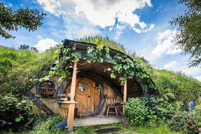 Hobbiton & Waitomo Caves Guided Day Trip from Auckland incl lunch - The Green Dragon Inn and included lunch