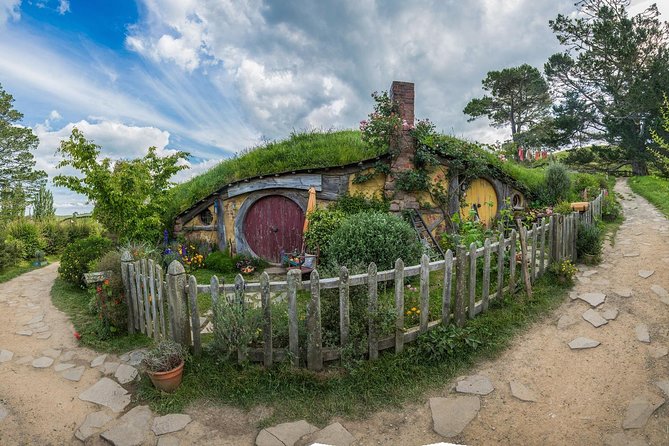 Hobbiton & Waitomo Caves Guided Day Trip from Auckland incl lunch - Who should book this day trip?