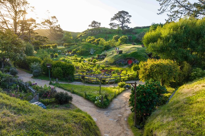 Hobbiton & Waitomo Caves Guided Day Trip from Auckland incl lunch - Crossing the Hauraki Plains to Matamata