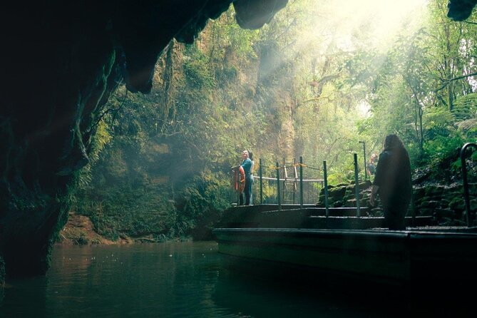Hobbiton & Waitomo Caves Small-Group Tour W Lunch from Auckland - Hobbiton: movie magic with real attention to detail