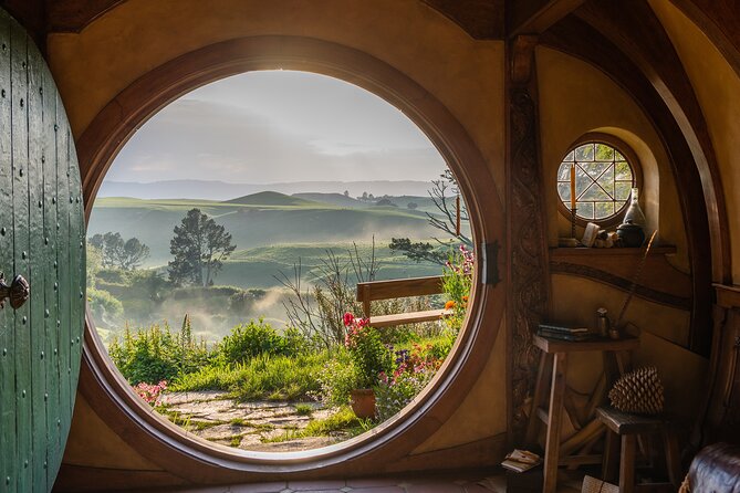 Hobbiton & Waitomo Caves Small-Group Tour W Lunch from Auckland - A proper meal in Otorohanga