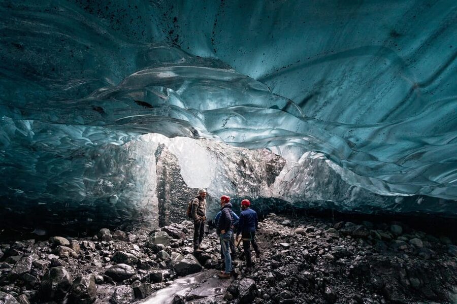 Jökulsárlón: Crystal Ice Cave Super Jeep Tour - Crowds, timing, and the shared cave problem