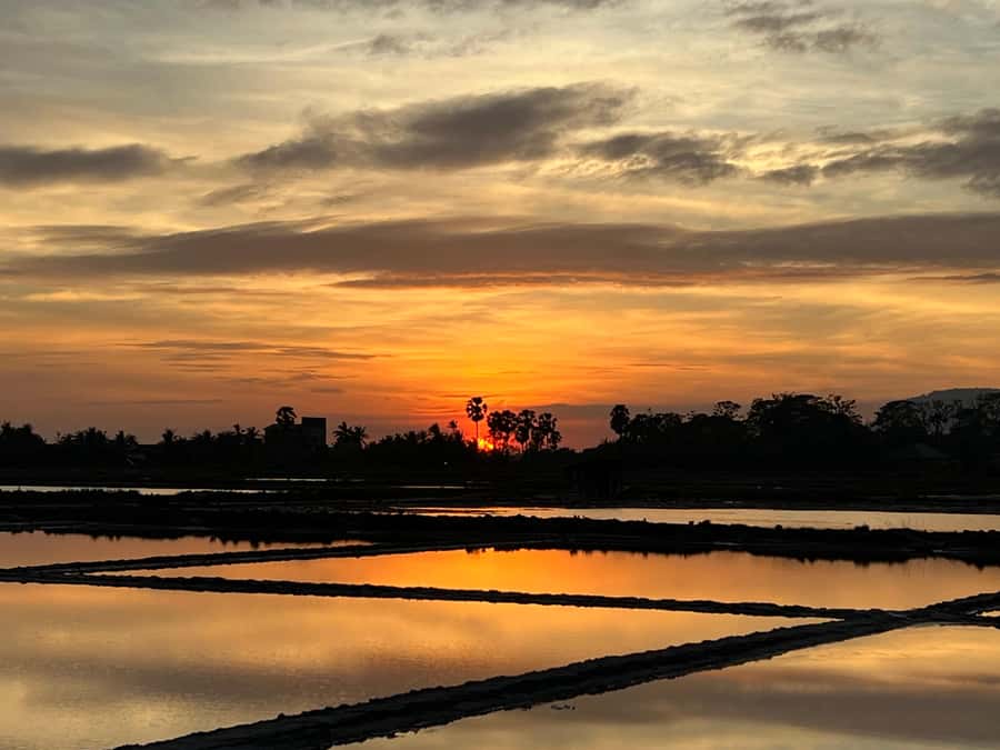 Kampot Countryside include Pepper farm, Salt field & Lake - Key points to know before you book