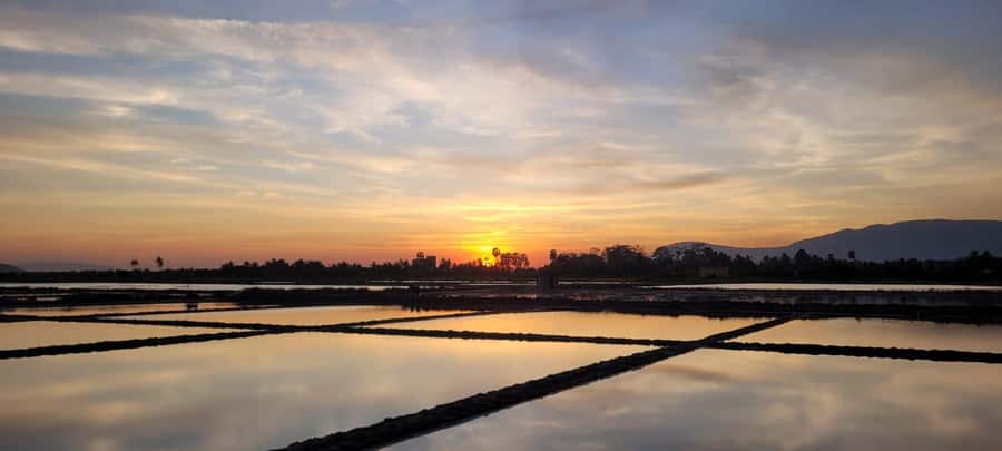 Kampot Countryside include Pepper farm, Salt field & Lake - Leaving Kampot by tuk-tuk