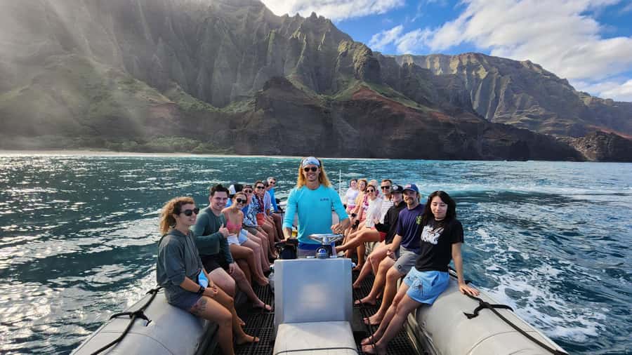 Kauai: Nā Pali Coast Zodiac Raft Sea Caves + Snorkel - Who should book this tour?