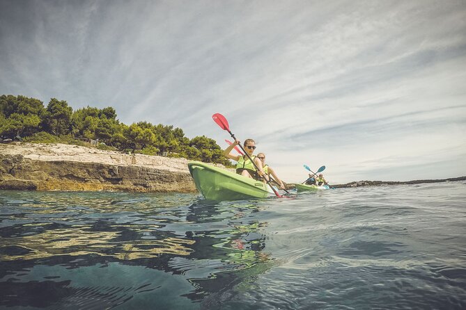 Kayak tour in Pula to Valley of Tears/free drinks+photos included - Guides, atmosphere, and group size