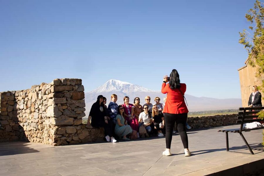 Khor Virap, Noravank and Birds' Cave Trip with Wine Tasting - Noravank among the red cliffs