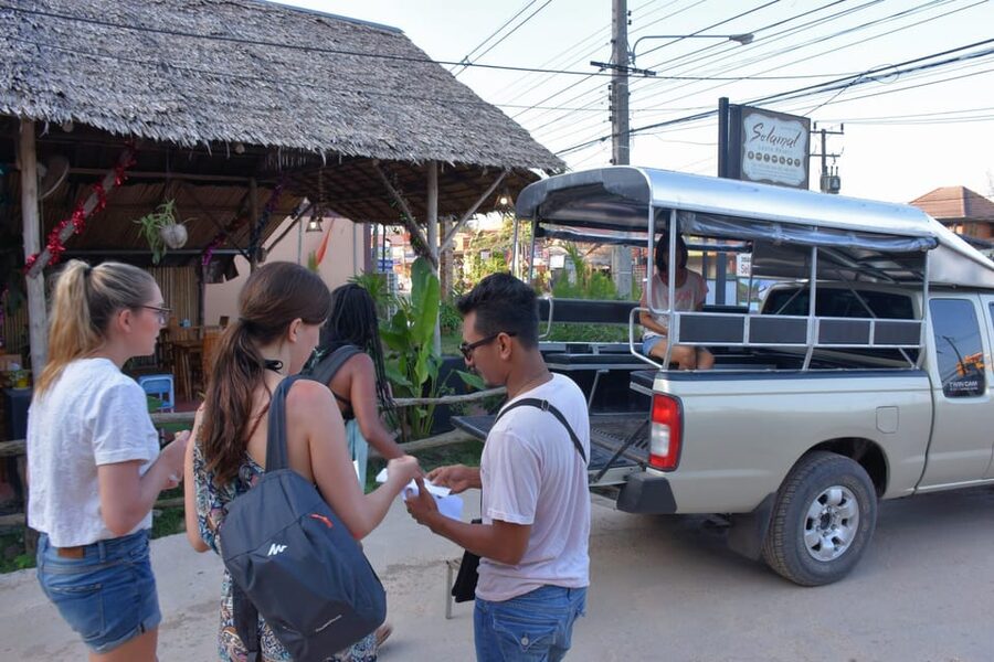 Koh Lanta: 4 Islands and Emerald Cave Tour by Longtail Boat - What this Koh Lanta island tour is really like