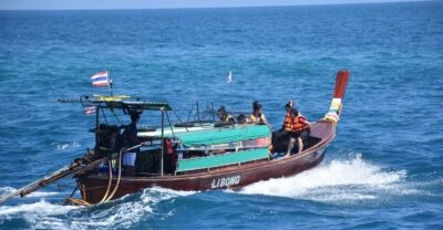 Koh Lanta: 4 Islands and Emerald Cave Tour by Longtail Boat