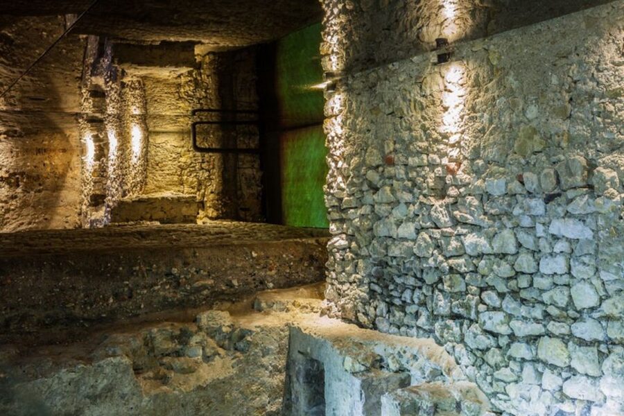 Krakow: Rynek Underground Museum Guided Tour - What the 90-minute route feels like