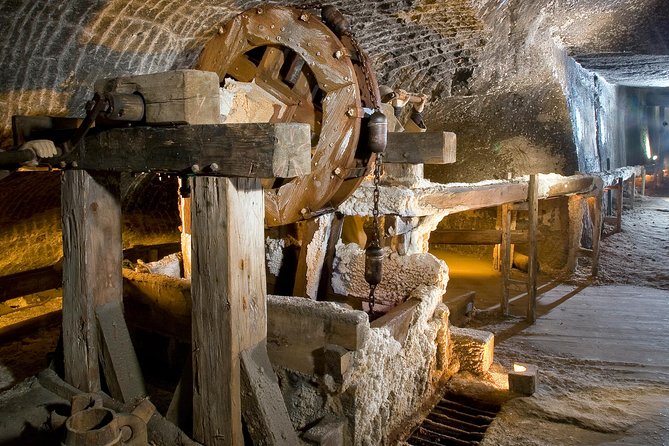 Krakow to Wieliczka: Salt Mine Guided Tour with Ticket & Transfer - What the 2.5-hour mine route is like