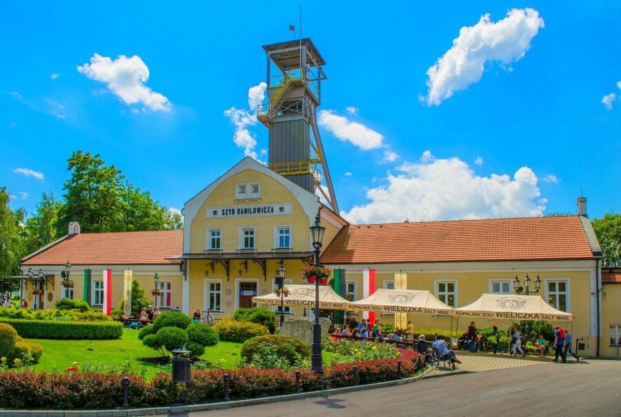 Krakow: Wieliczka Salt Mine Fast-Track Ticket & Guided Tour - The 2.5-hour route through 20 chambers