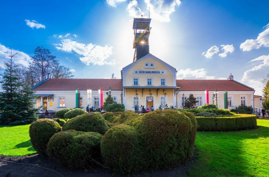 Krakow: Wieliczka Salt Mine Fast-Track Ticket & Guided Tour - The underground chapel and its salt-carved scenes