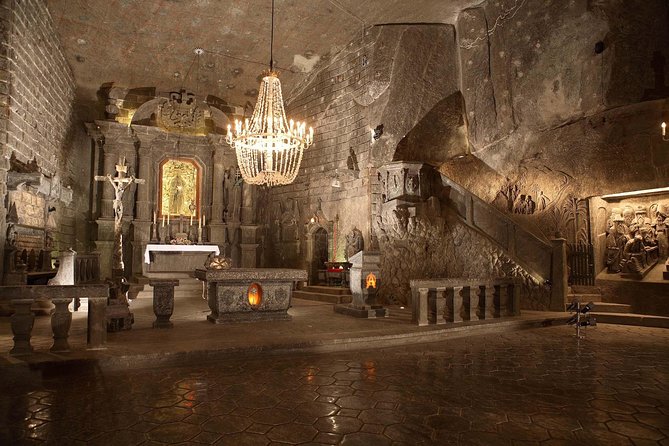Krakow: Wieliczka Salt Mine Guided Tour with Hotel Pick-up - The first descent: 380 steps at the start
