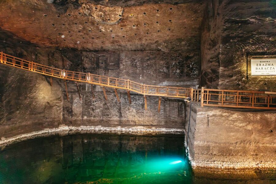 Krakow: Wieliczka Salt Mine Tour with Entry Ticket - What you see on the 2.5-hour route