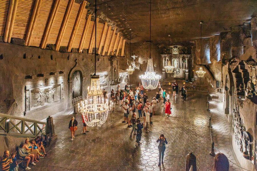 Krakow: Wieliczka Salt Mine Tour with Entry Ticket - How the guides shape the day