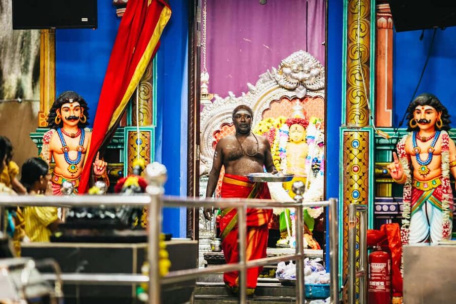 Kuala Lumpur: Batu Caves Half-Day Tour with Pick-Up Option - Clothing, weather, and physical effort