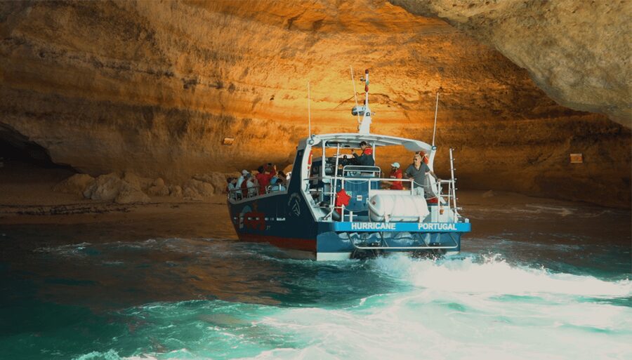 Lagos: Combo Dolphin and Benagil Tour with Marine Biologist - Reaching Benagil Cave by speedboat