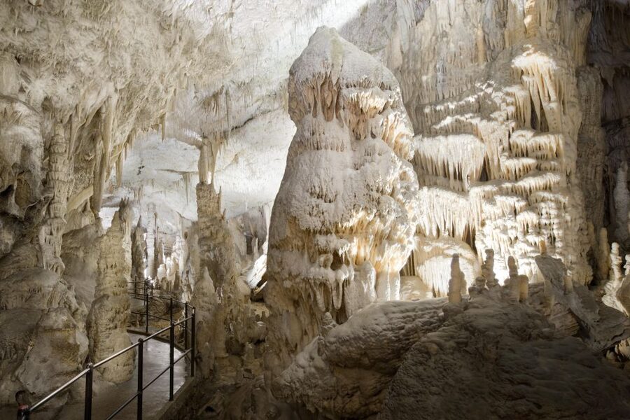 Ljubljana: Postojna Cave & Predjama Castle Tickets and Tour - Postojna Cave and the underground train