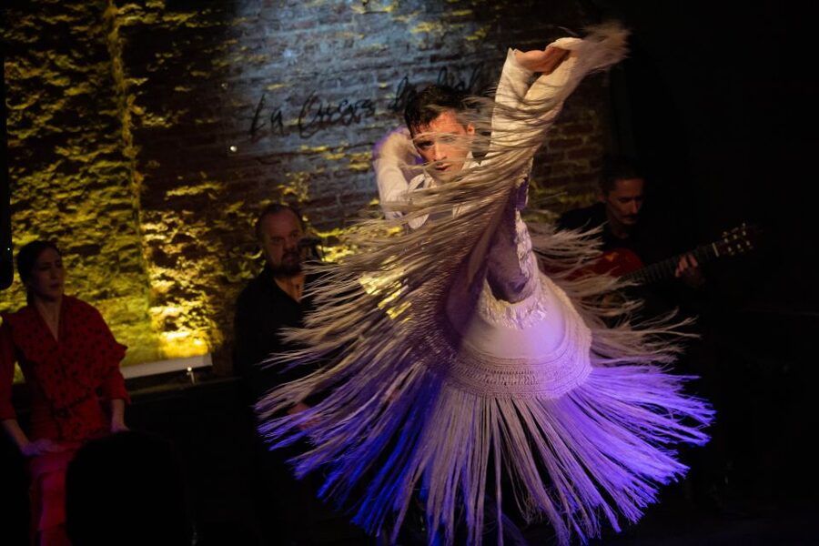 Madrid: La Cueva de Lola Flamenco Show Tickets with Drink - Why this small Madrid tablao works so well