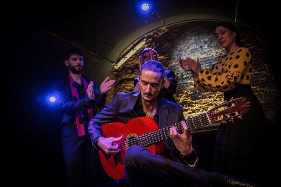 Madrid: La Cueva de Lola Flamenco Show Tickets with Drink - Arriving in La Latina near Plaza Mayor