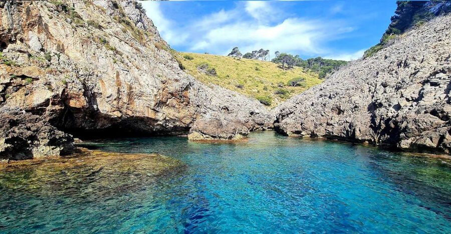 Mallorca Alcudia: Jack Sparrow Cave Jet Ski Tour - Reaching Jack Sparrow Cave