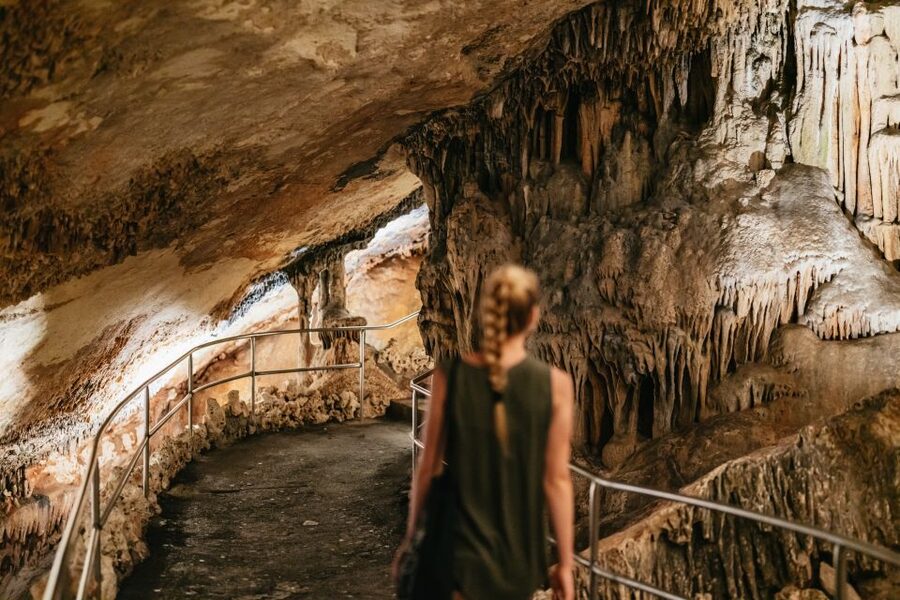 Mallorca: Caves of Drach Day Trip & Optional Caves of Hams - The pearl stop: interesting process, commercial finish