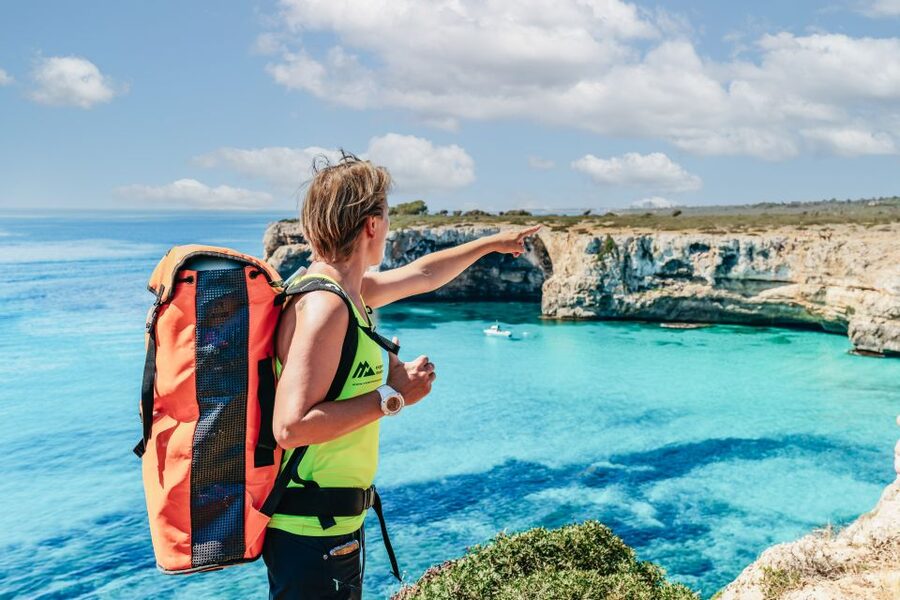 Mallorca: Cova des Coloms Caving Trip with Hotel Transfer - The 40-minute approach to the coast