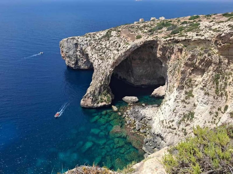 Malta: 5 hr Vintage Bus Tour - Mdina & Blue Grotto inc. food - Pickup in Valletta and the resort towns
