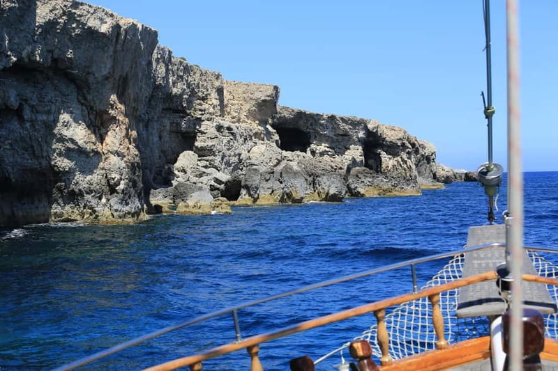 Malta: Comino, Santa Maria Bay, Blue Lagoon & Sea Caves Tour - Blue Lagoon: Beautiful Water, Heavy Crowds