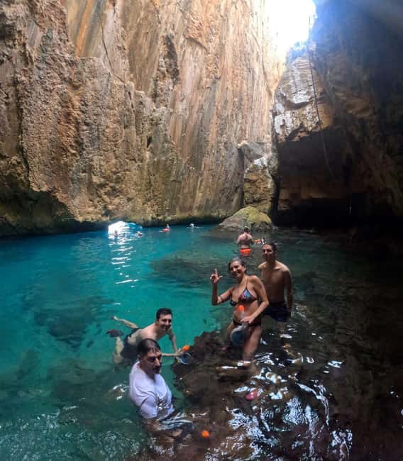 Moraig: Kayak Excursion to Moraig & Cave peces-testos - The final paddle back to Cala Moraig