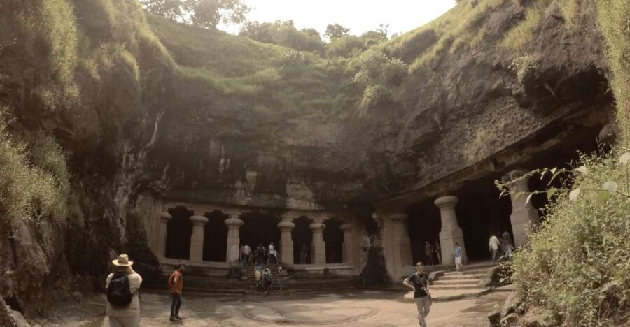 Mumbai: Elephanta Caves Half-Day Guided Tour with Expert - Climbing to the cave plateau