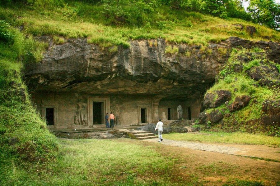 Mumbai: Elephanta Caves Half-Day Guided Tour with Expert - The ferry ride across Mumbai Harbour