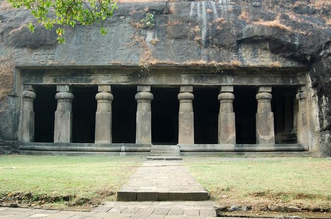 Mumbai Elephanta Caves Private Half-Day Tour including Guide - Taking the Public Ferry From the Gateway of India