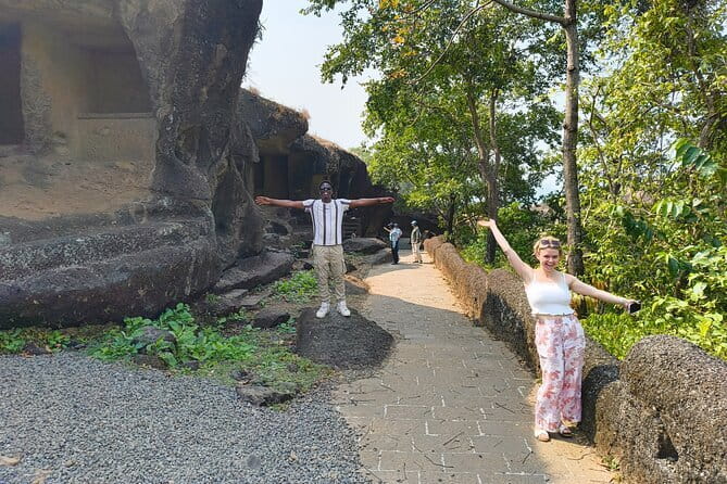 Mumbai Kanheri Caves & Golden Pagoda – A Buddhist Settlement - From the national park gate to the mountain